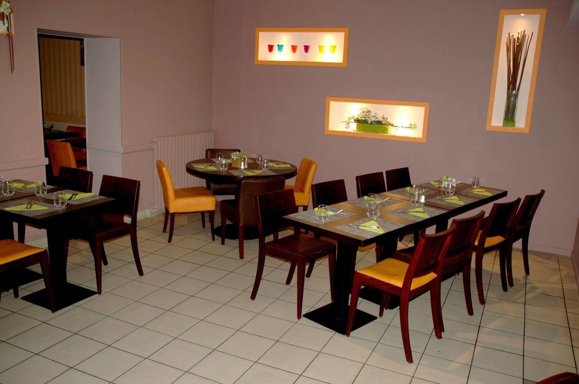 Logis Hotel Le Chene Vert Savenay Exterior foto