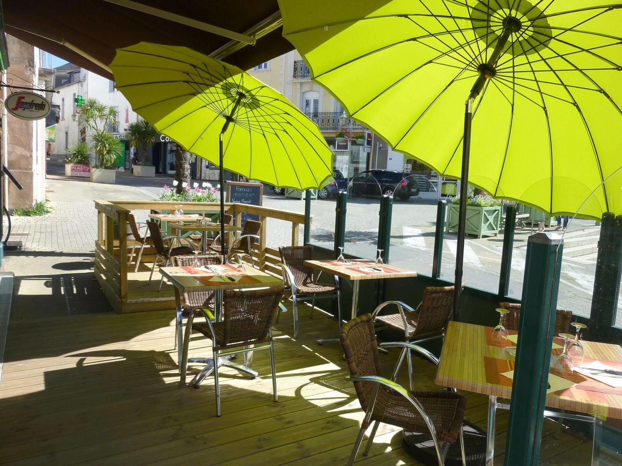 Logis Hotel Le Chene Vert Savenay Exterior foto