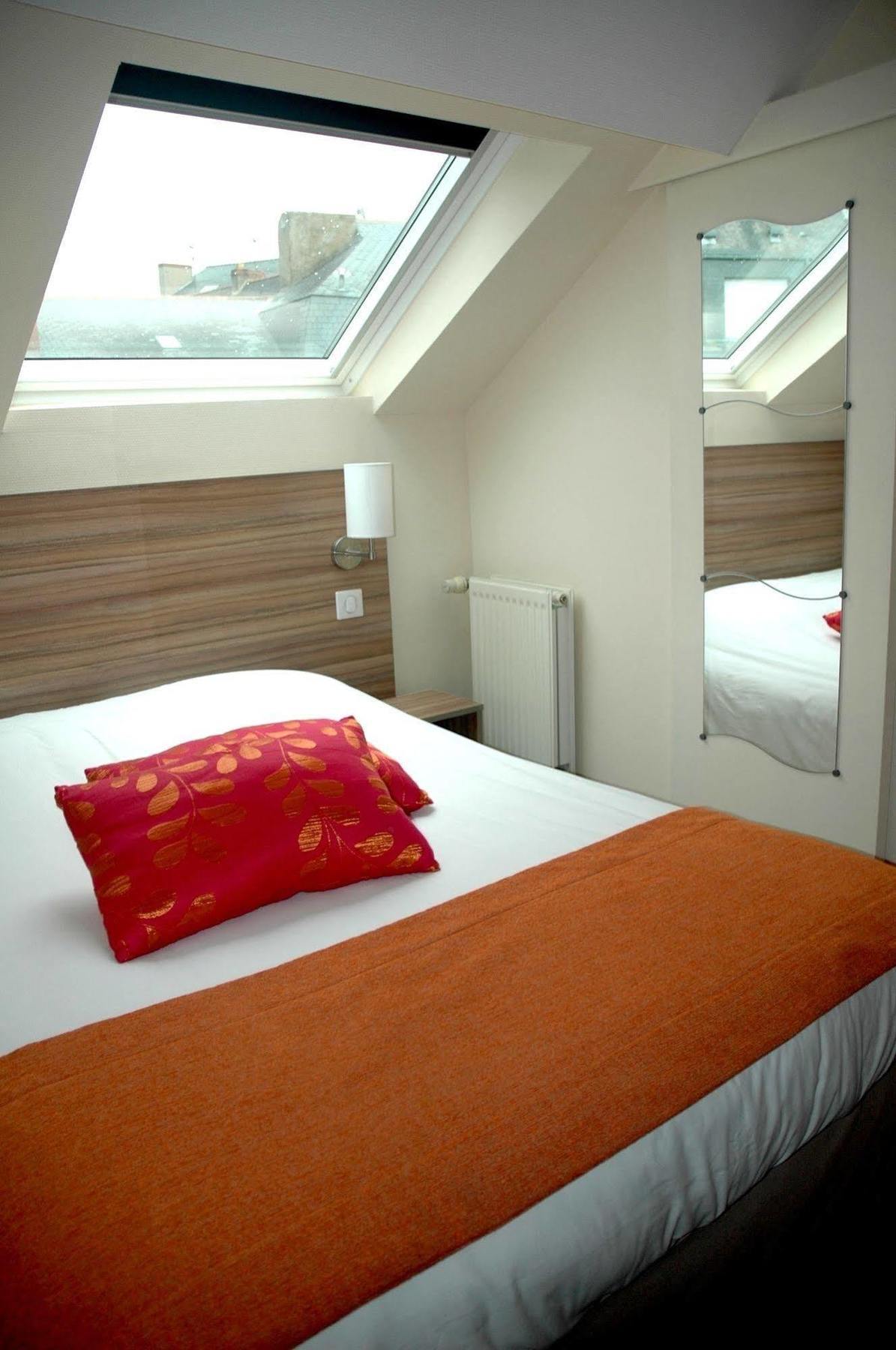 Logis Hotel Le Chene Vert Savenay Exterior foto
